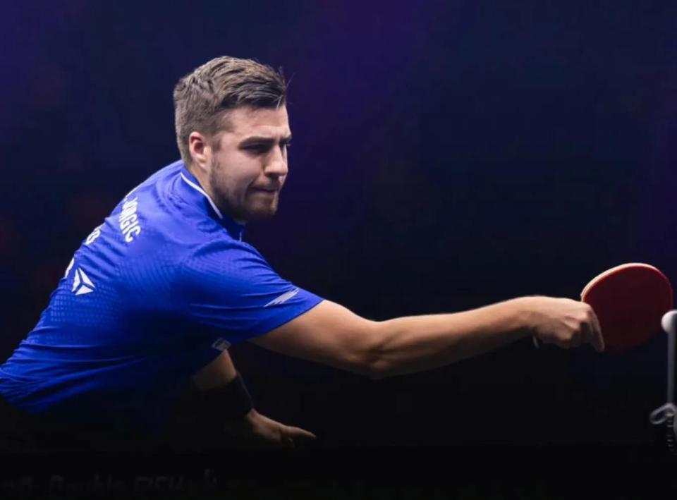 他在攻防两 他在攻防两